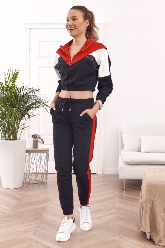 Comfortable sweatshirt with stand-up collar and