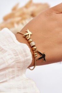 Elegant women's clover bracelet with