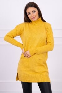 Sweater with mustard stand-up