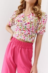 Short lady's blouse with floral print