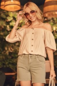 Short beige blouse with buttons