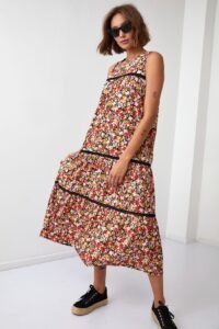 Summer trapezoidal dress with flowers in