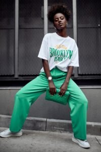 Elegant green trousers with