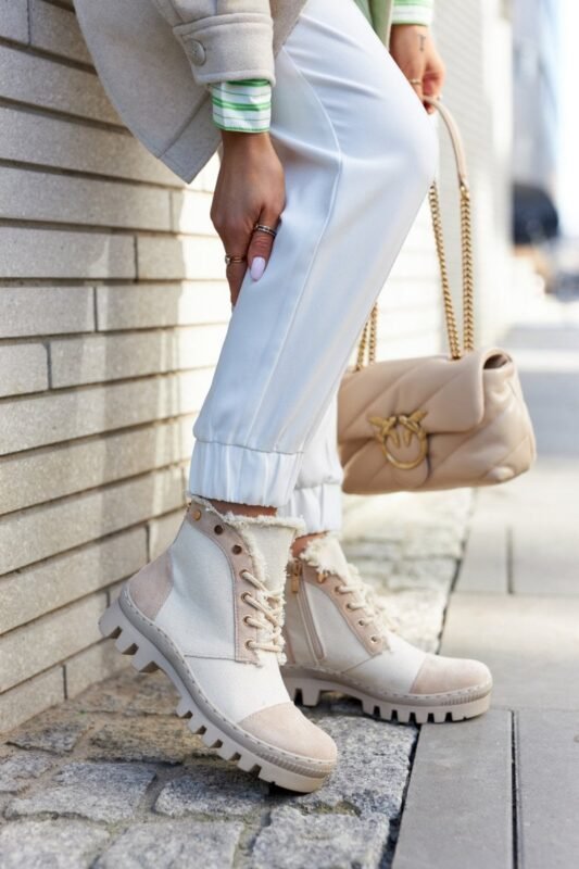 Fashionable women's boots Beige