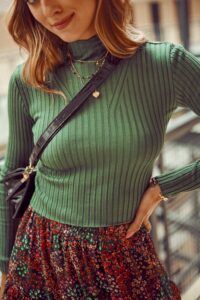 Green short turtleneck with