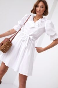 Discreet white dress with frill
