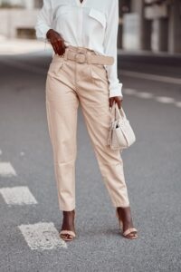 Elegant trousers made of