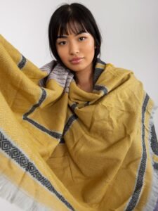 Lady's black-and-yellow patterned winter