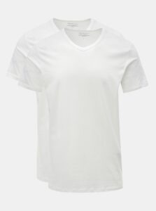 Balenie dvoch bielych basic tričiek s véčkovým
