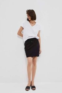 Smooth skirt with pockets
