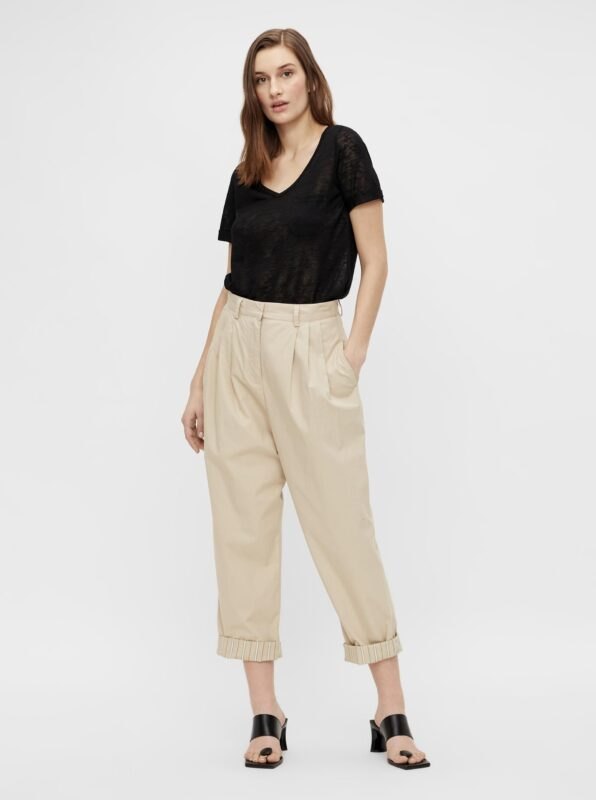 Cream shortened trousers . OBJECT