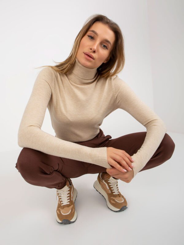 Beige fitted sweater with
