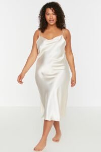 Trendyol Curve Plus Size Nightgown -