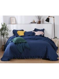 Edoti Quilted bedspread Ruffy