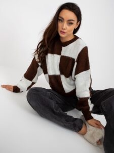 Loose brown-and-white classic sweater
