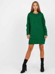 Green long sweater with braids in