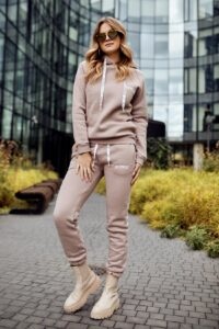 Insulated women's tracksuit with the inscription