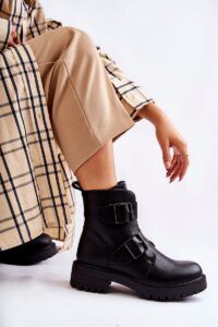 Leather women's boots with zipper
