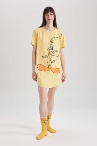 DEFACTO Fall in Love Looney Tunes Licensed