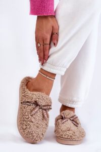 Women's fur slippers with a
