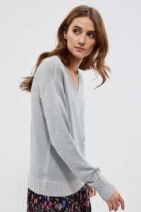 Sweater with a neckline on