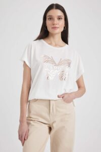 DEFACTO Traditional Crew Neck Butterfly Pattern