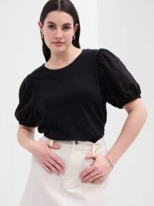 GAP T-shirt with lace sleeves