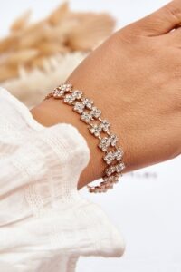 Elegant women's bracelet with